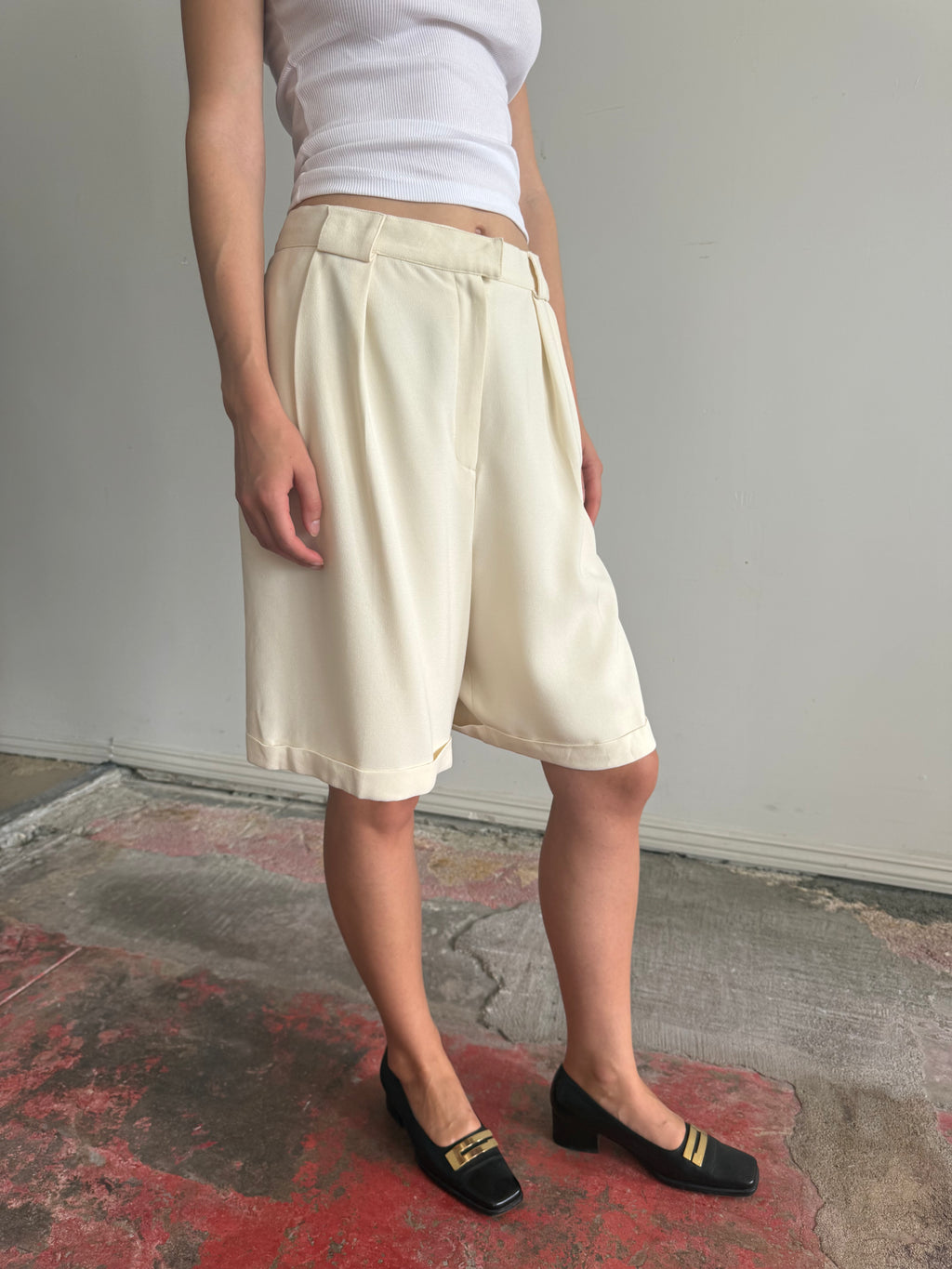 Cream Trousers Shorts/ 16