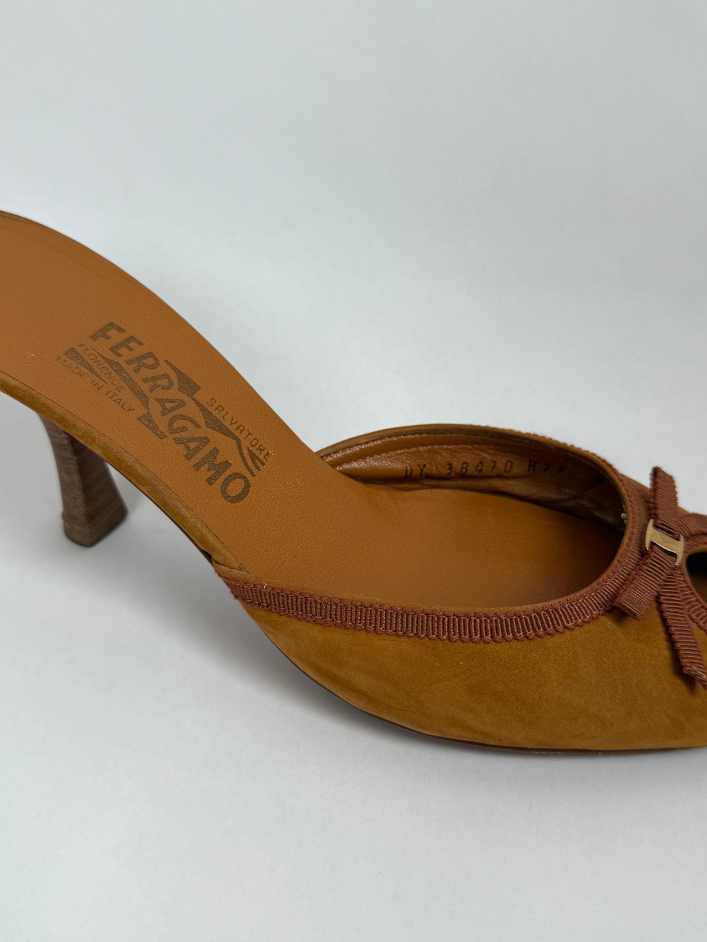 Ferragamo Peep-Toe Heels / US 8