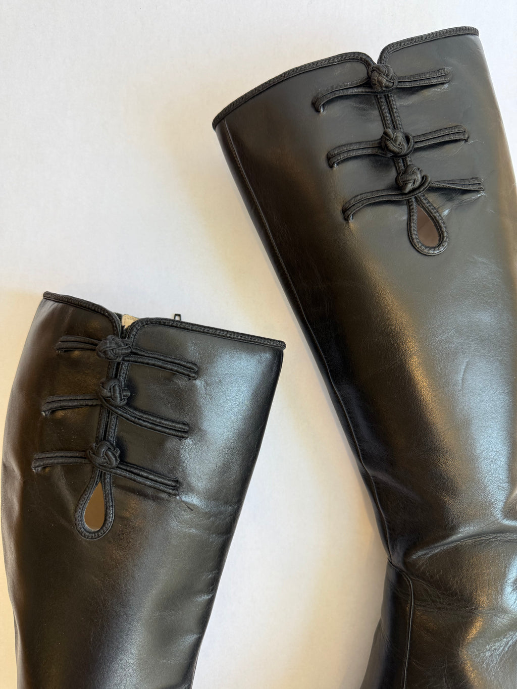 Ann Taylor Frog Closure Boot / Size 6
