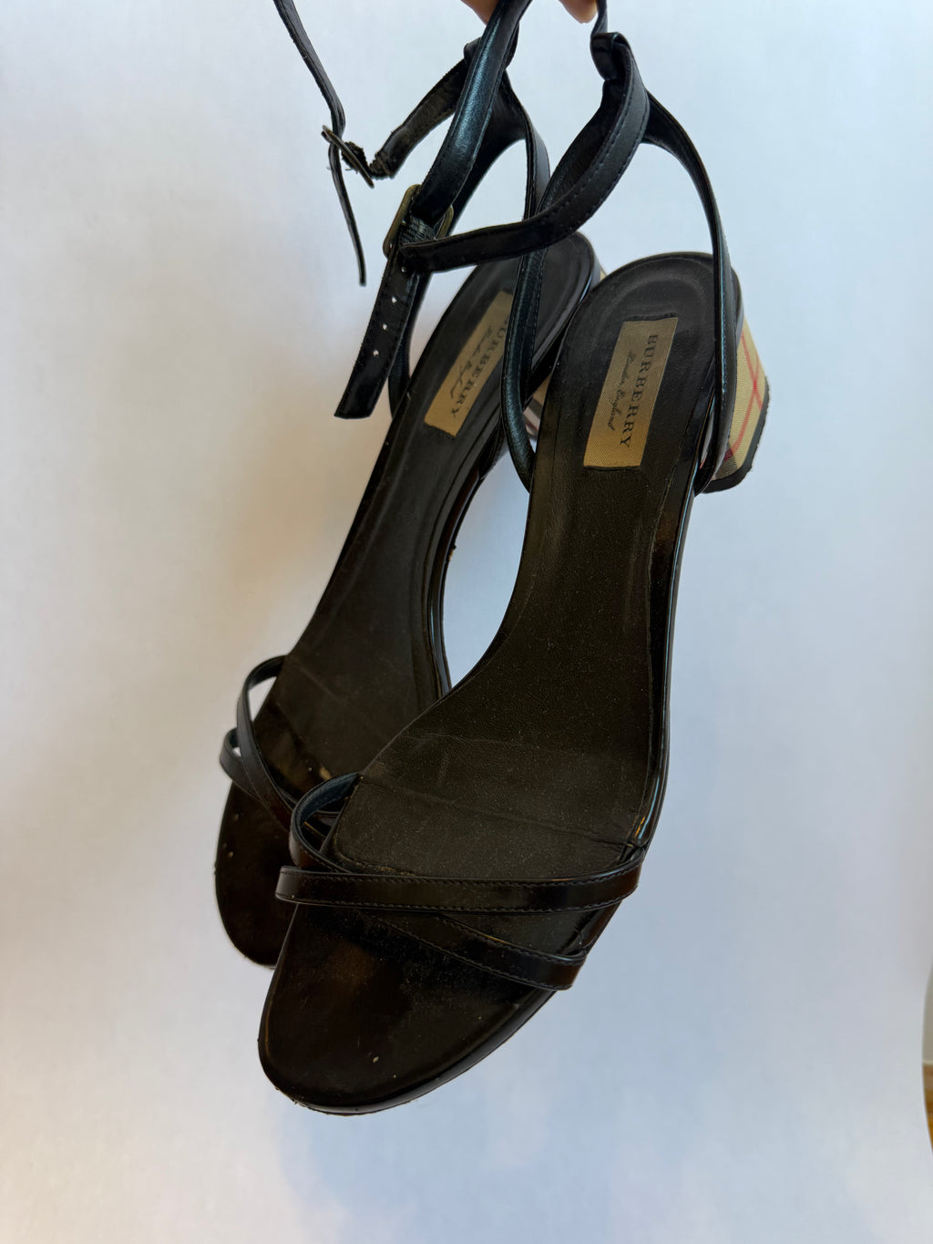 Burberry Women's Black and Tan Sandals / EU 39.5