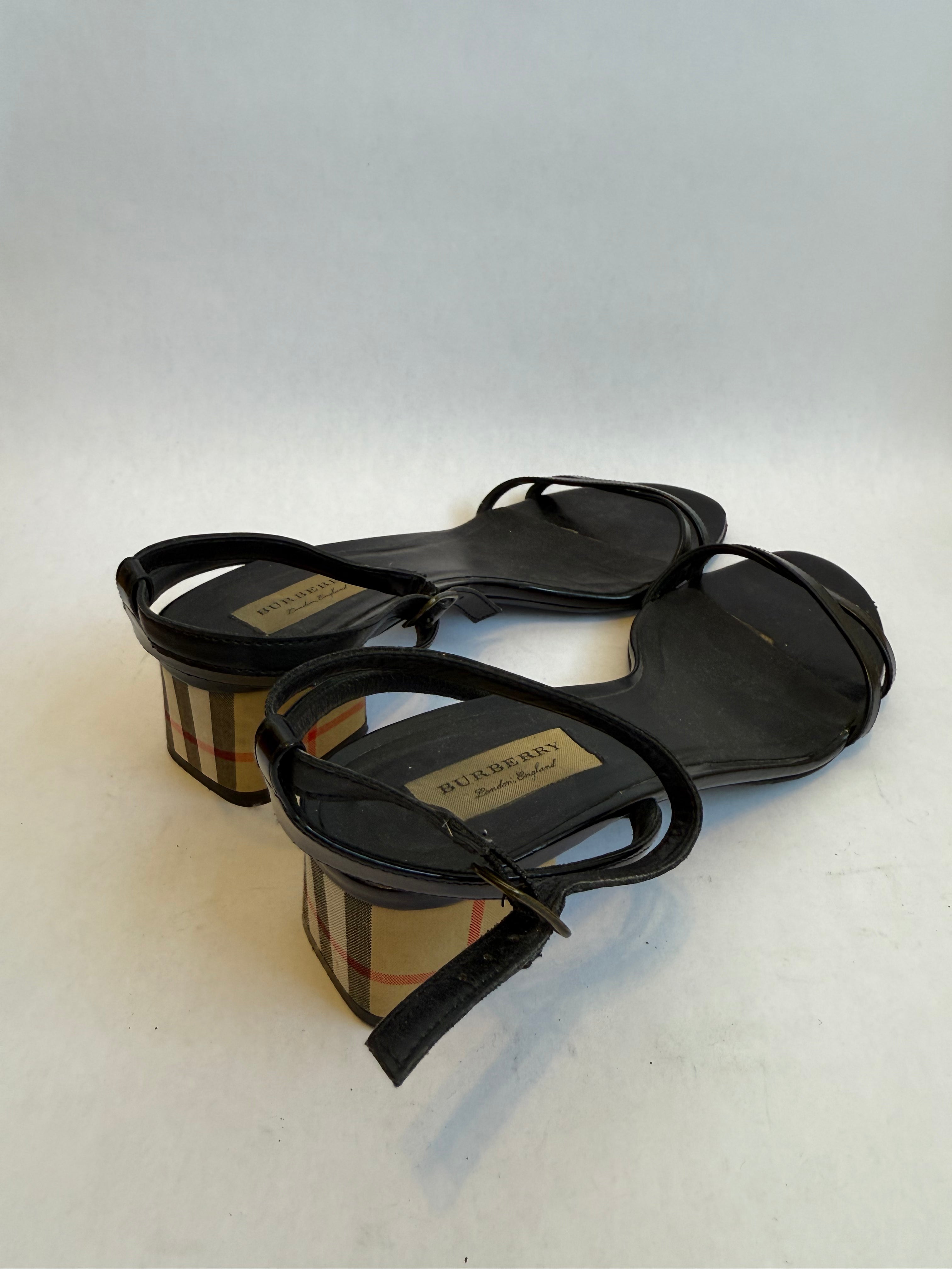 Burberry Women's Black and Tan Sandals / EU 39.5