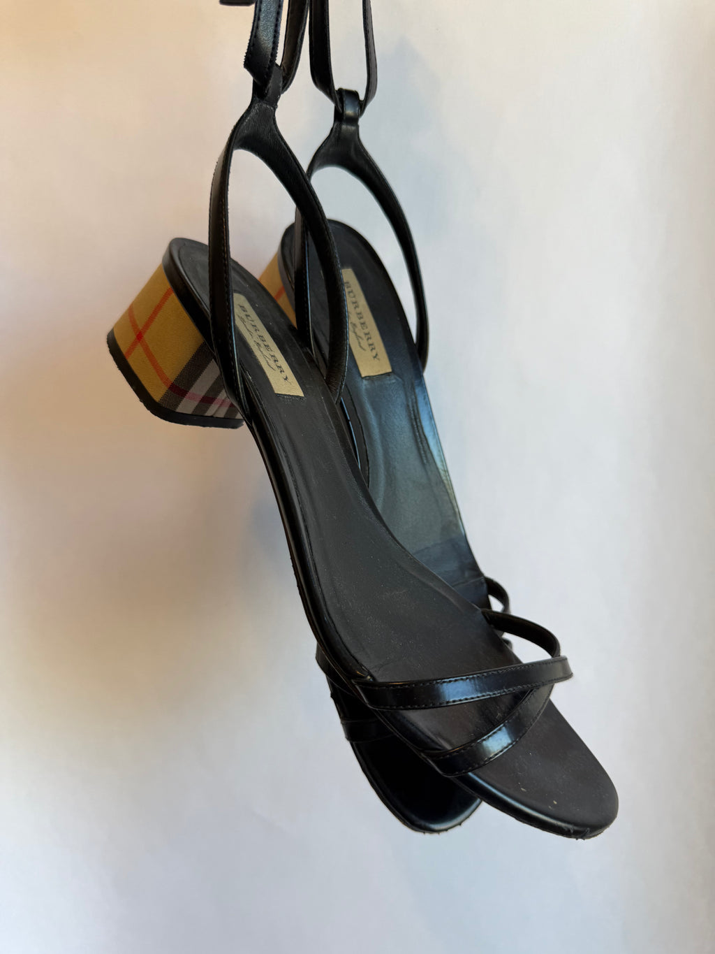 Burberry Women's Black and Tan Sandals / EU 39.5