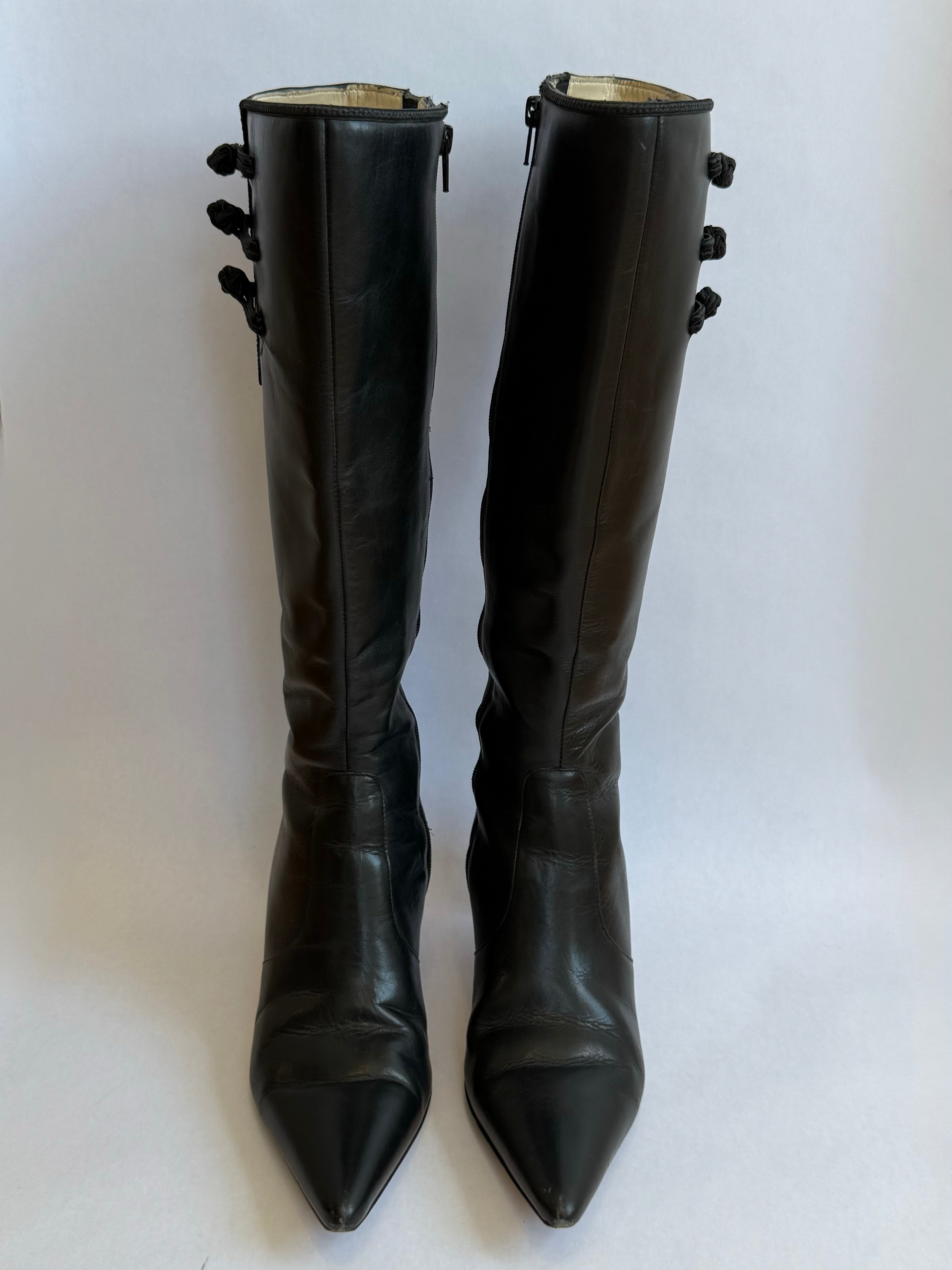 Ann Taylor Frog Closure Boot / Size 6