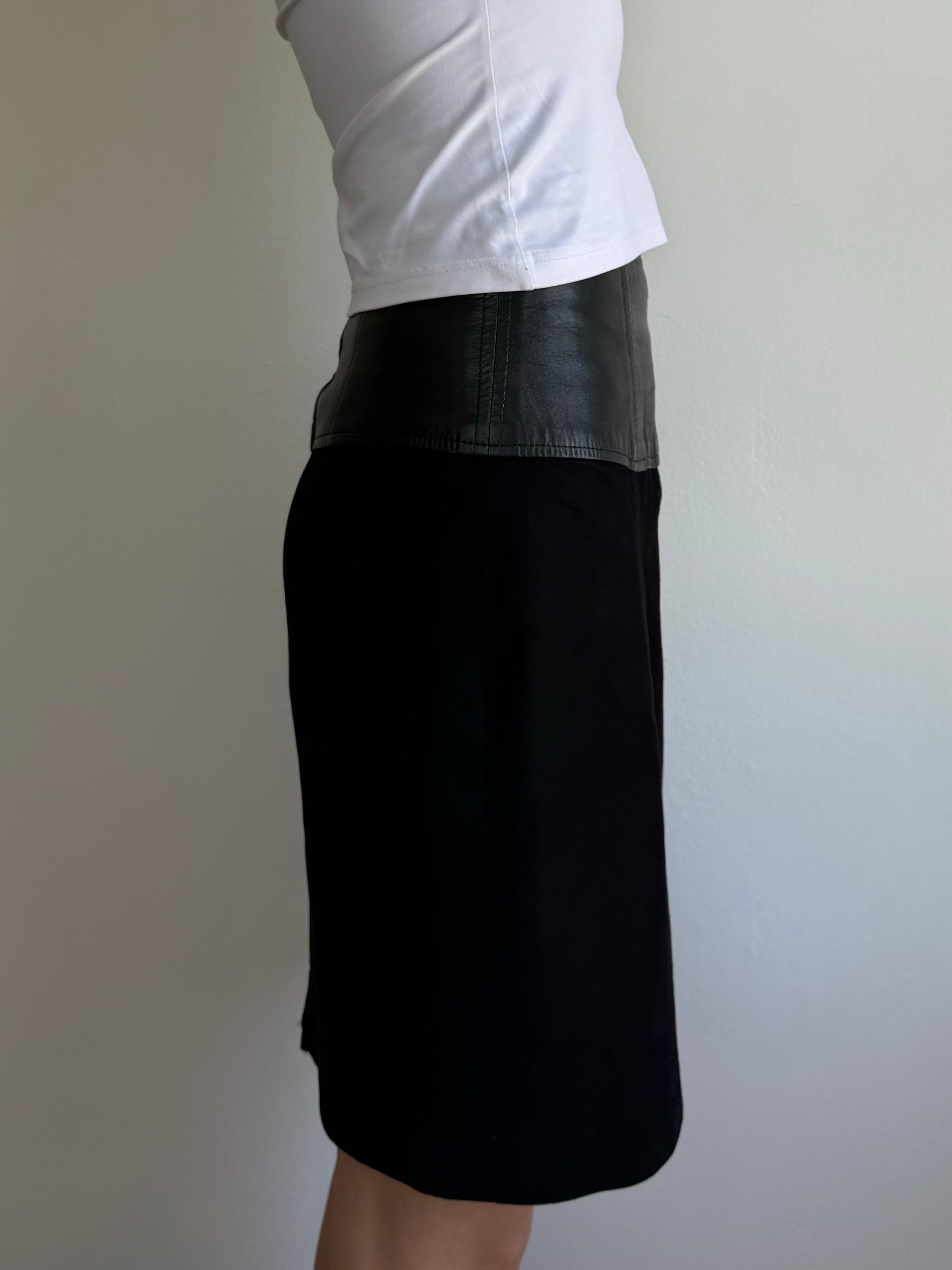 Ann Taylor Suede Leather Skirt / 8