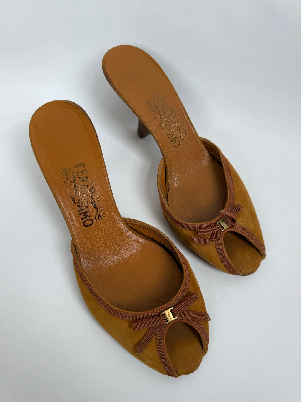 Ferragamo Peep-Toe Heels / US 8