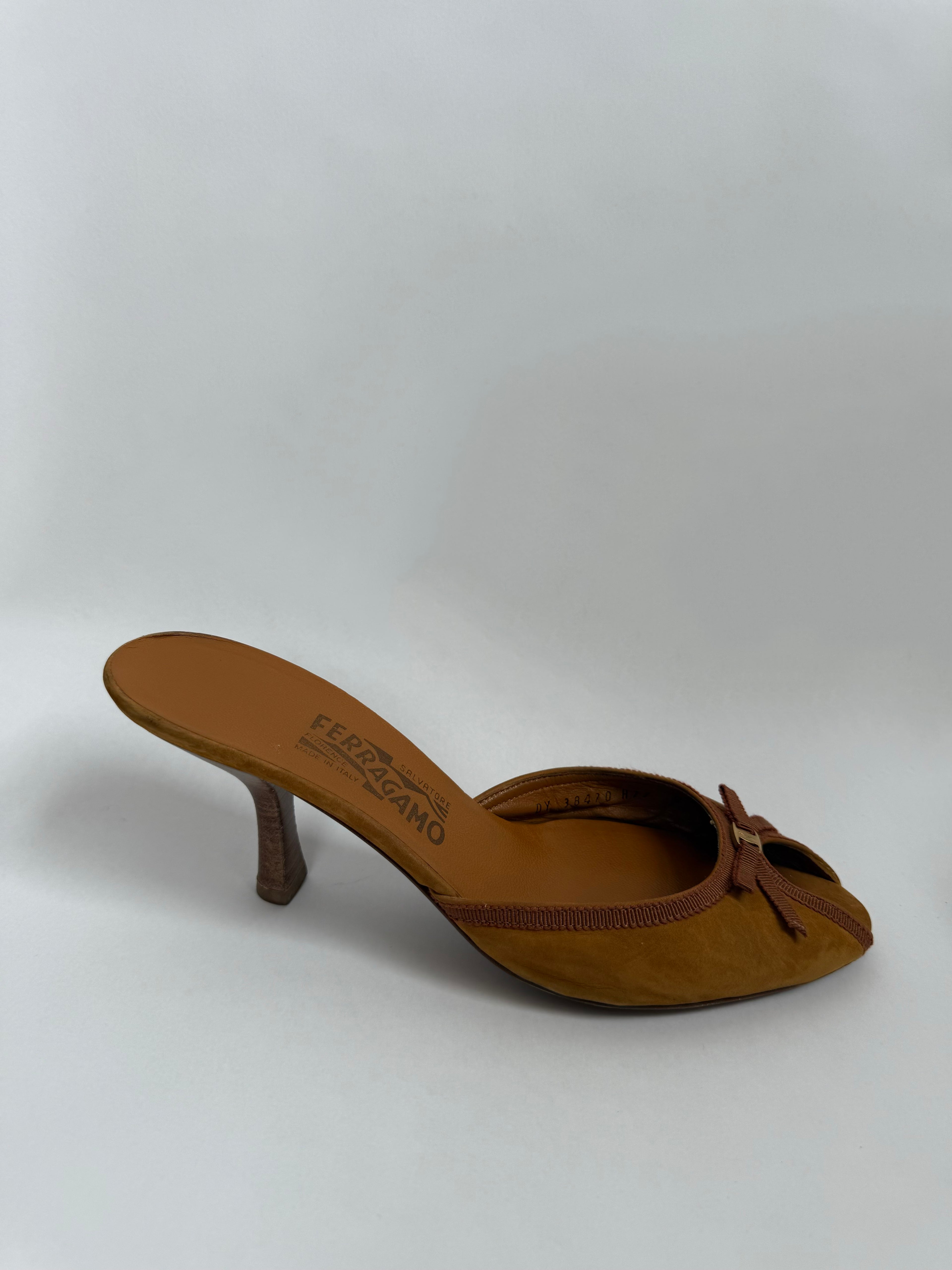 Ferragamo Peep-Toe Heels / US 8