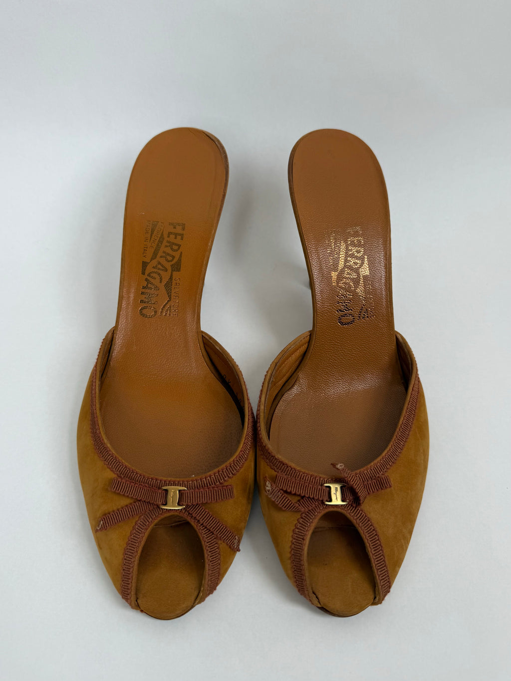 Ferragamo Peep-Toe Heels / US 8