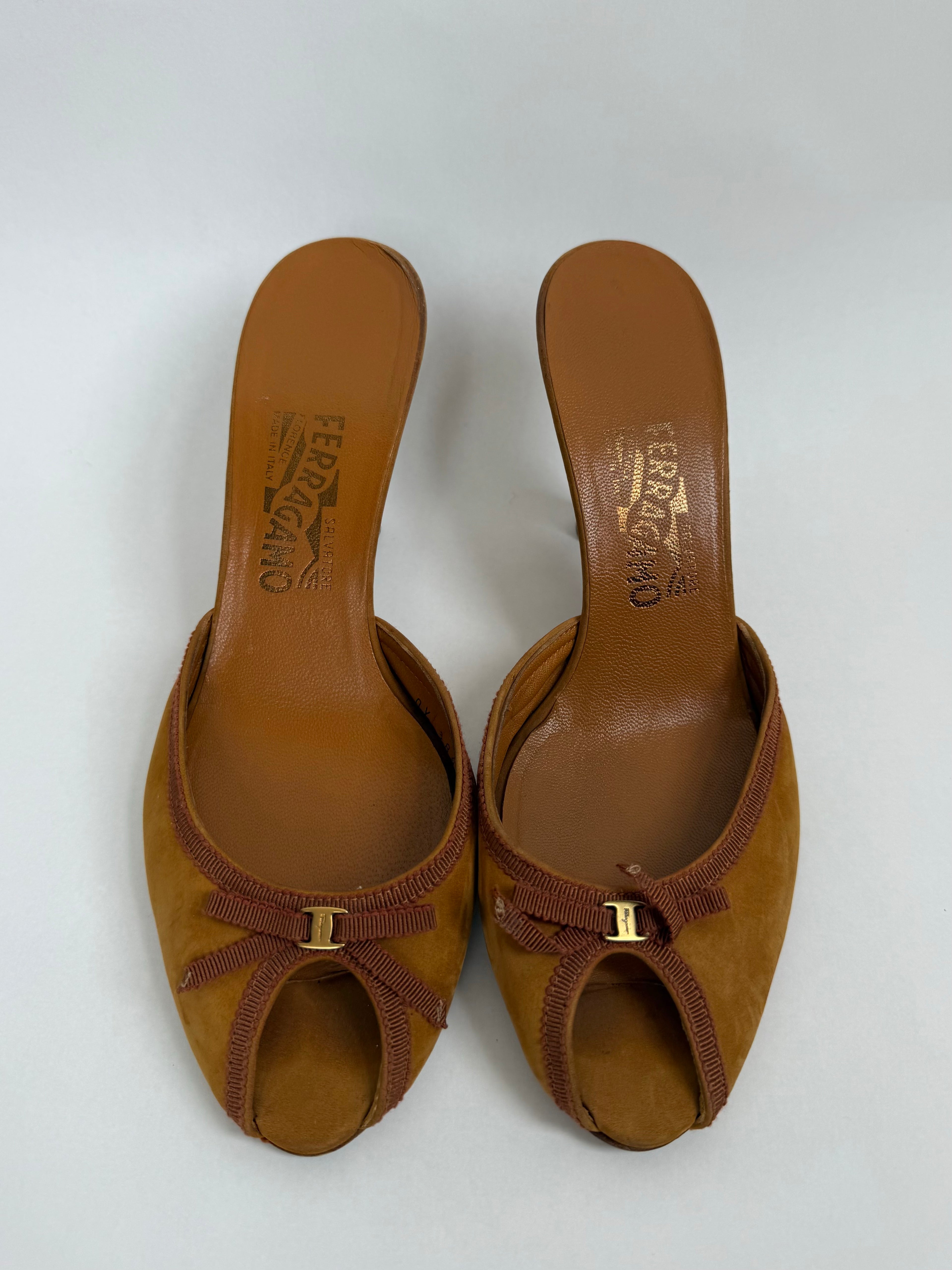 Ferragamo Peep-Toe Heels / US 8