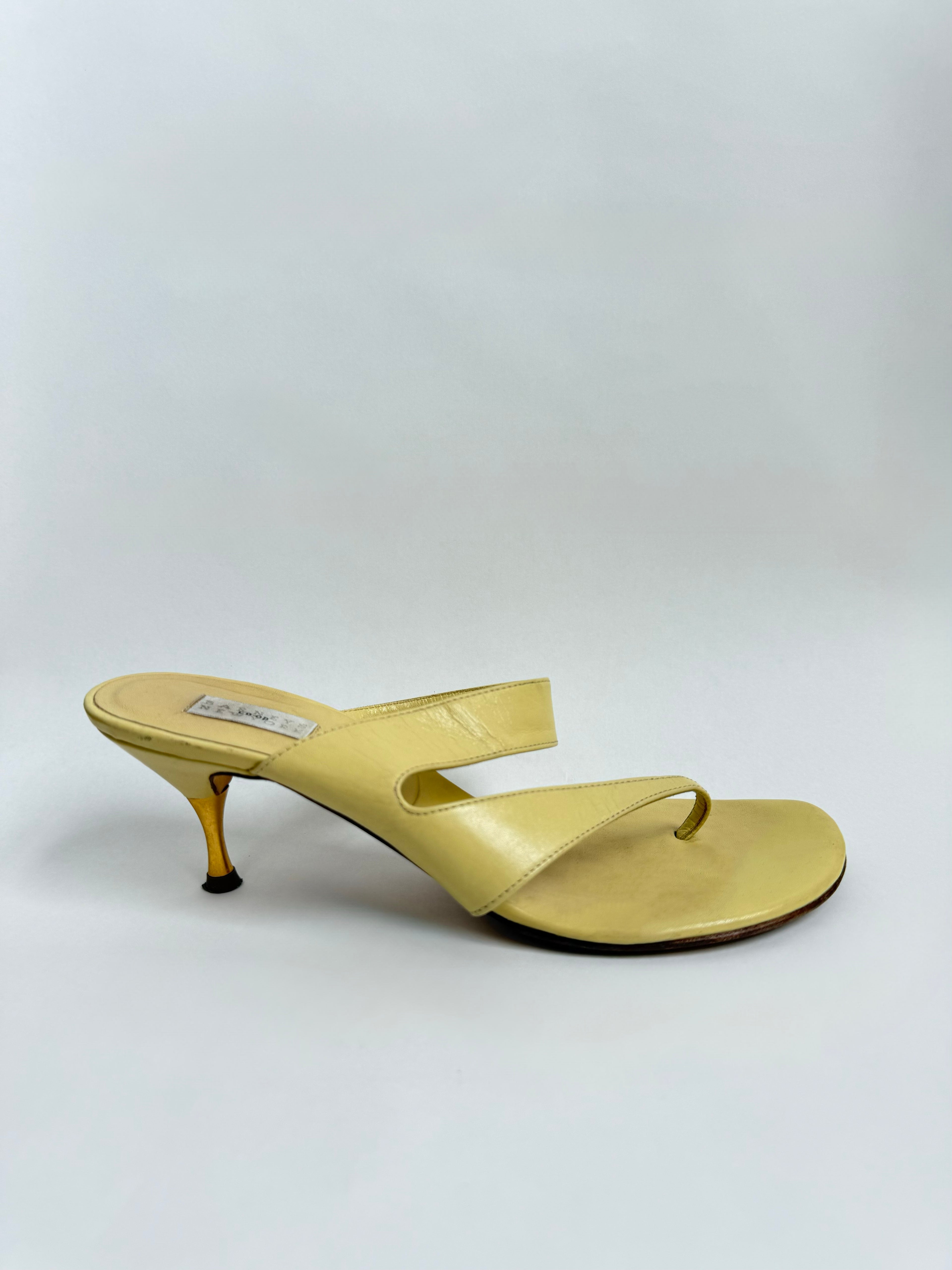 Barneys New York Kitten Heels / 37