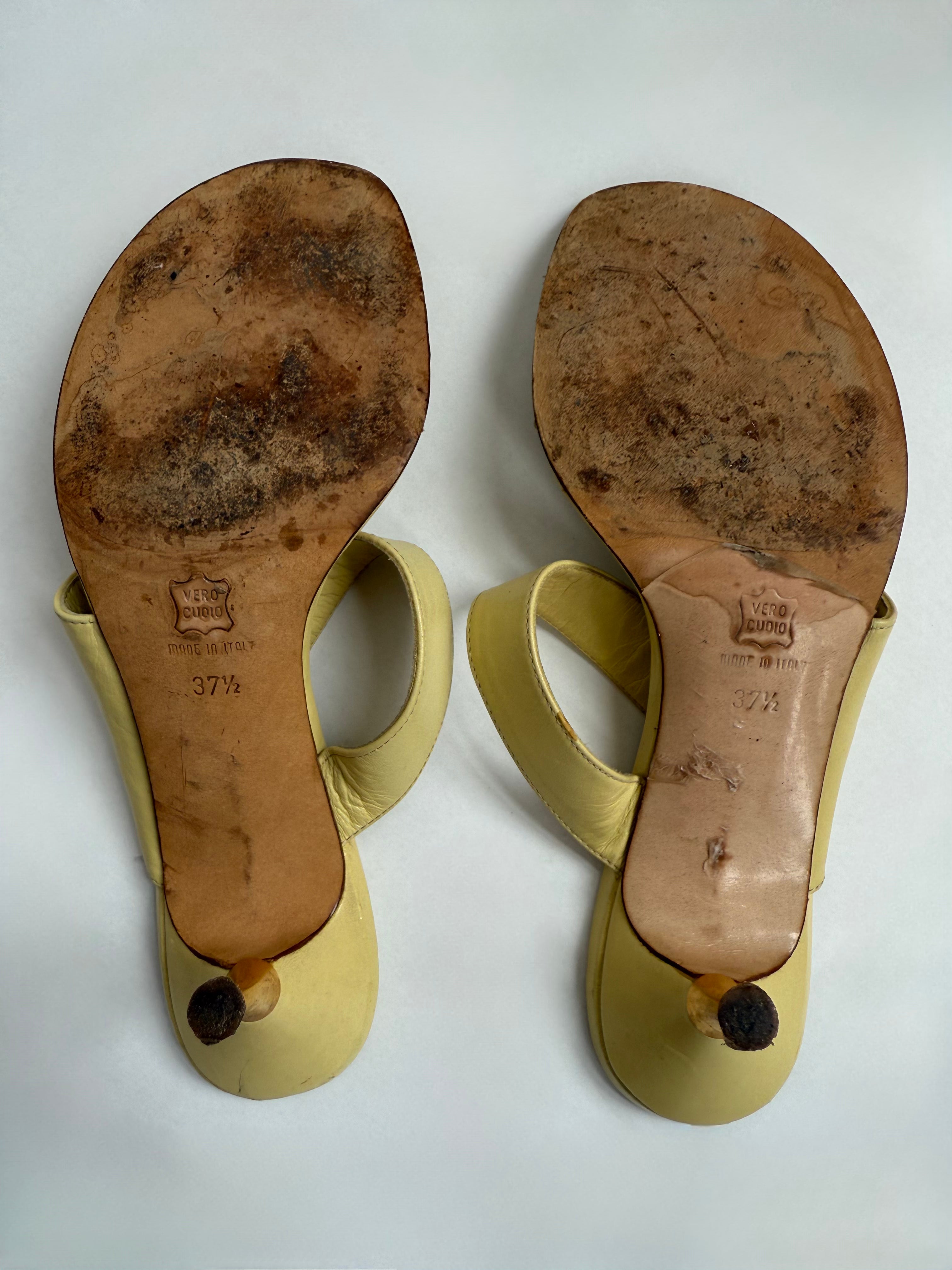 Barneys New York Kitten Heels / 37