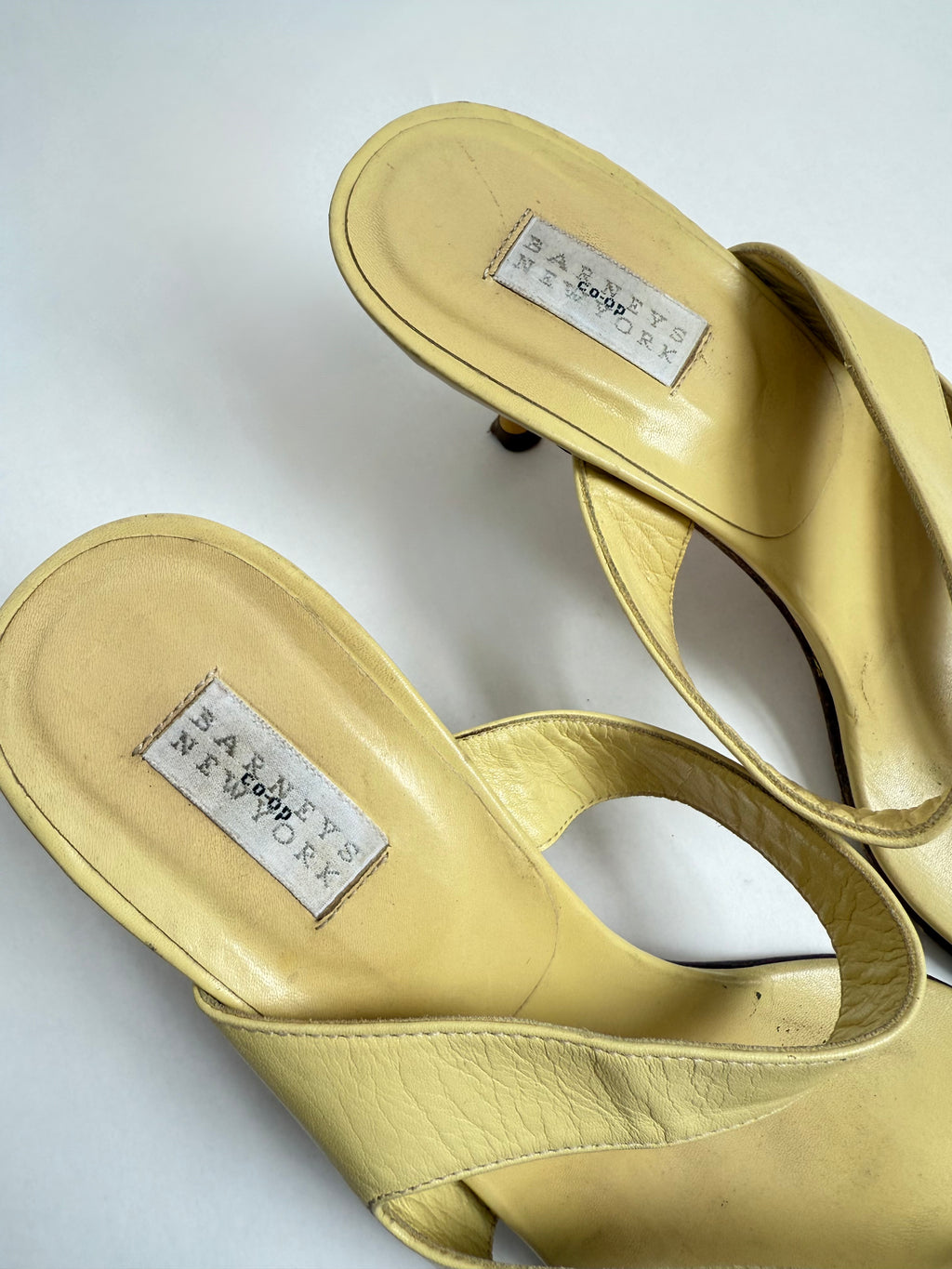 Barneys New York Kitten Heels / 37