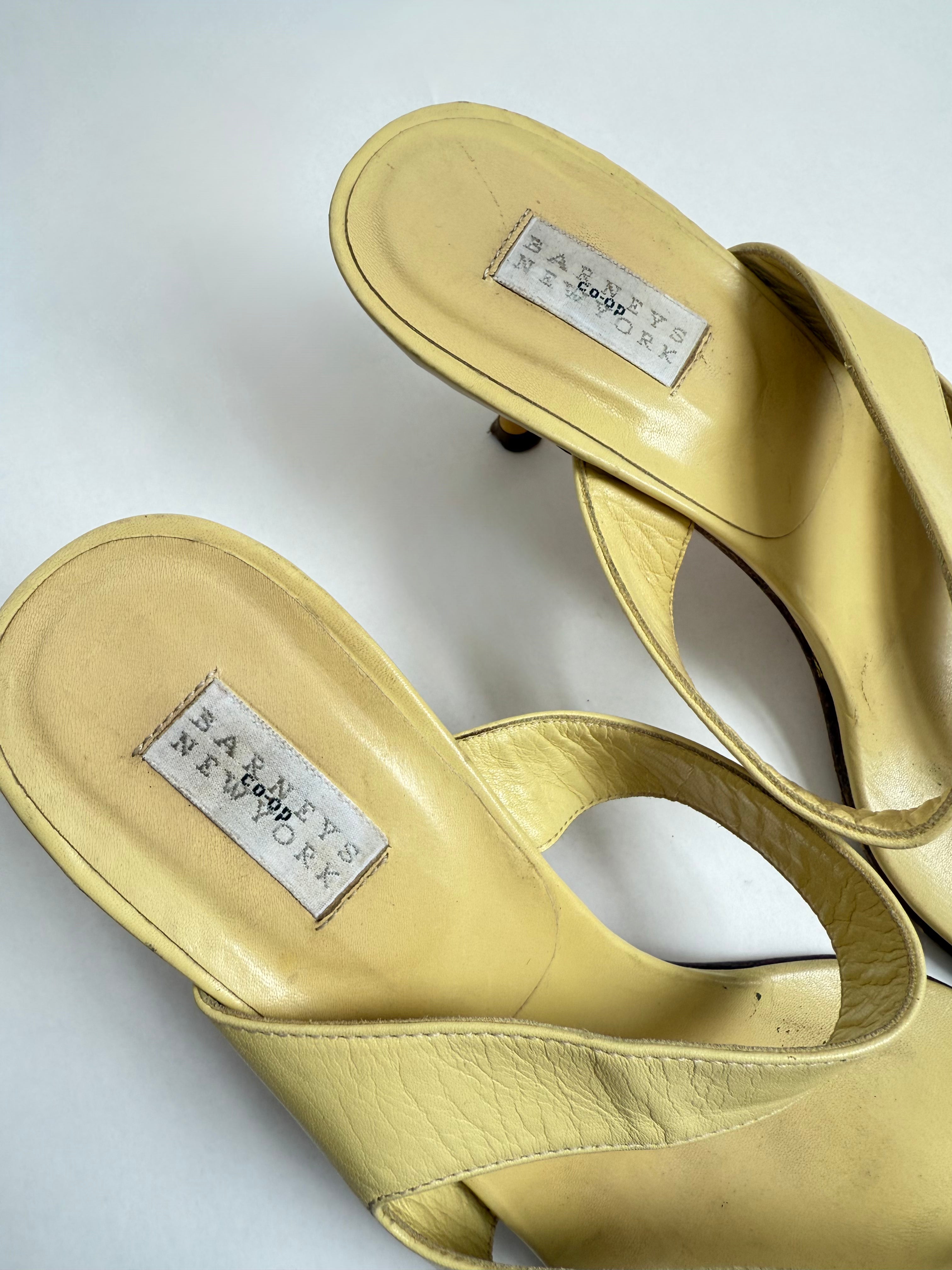 Barneys New York Kitten Heels / 37