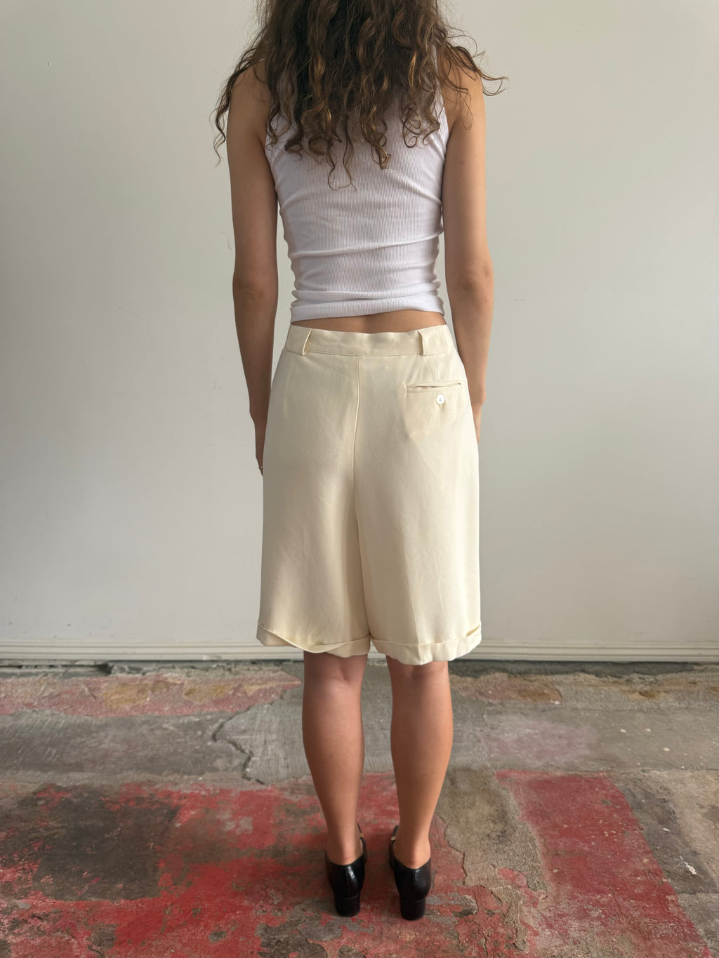 Cream Trousers Shorts/ 16
