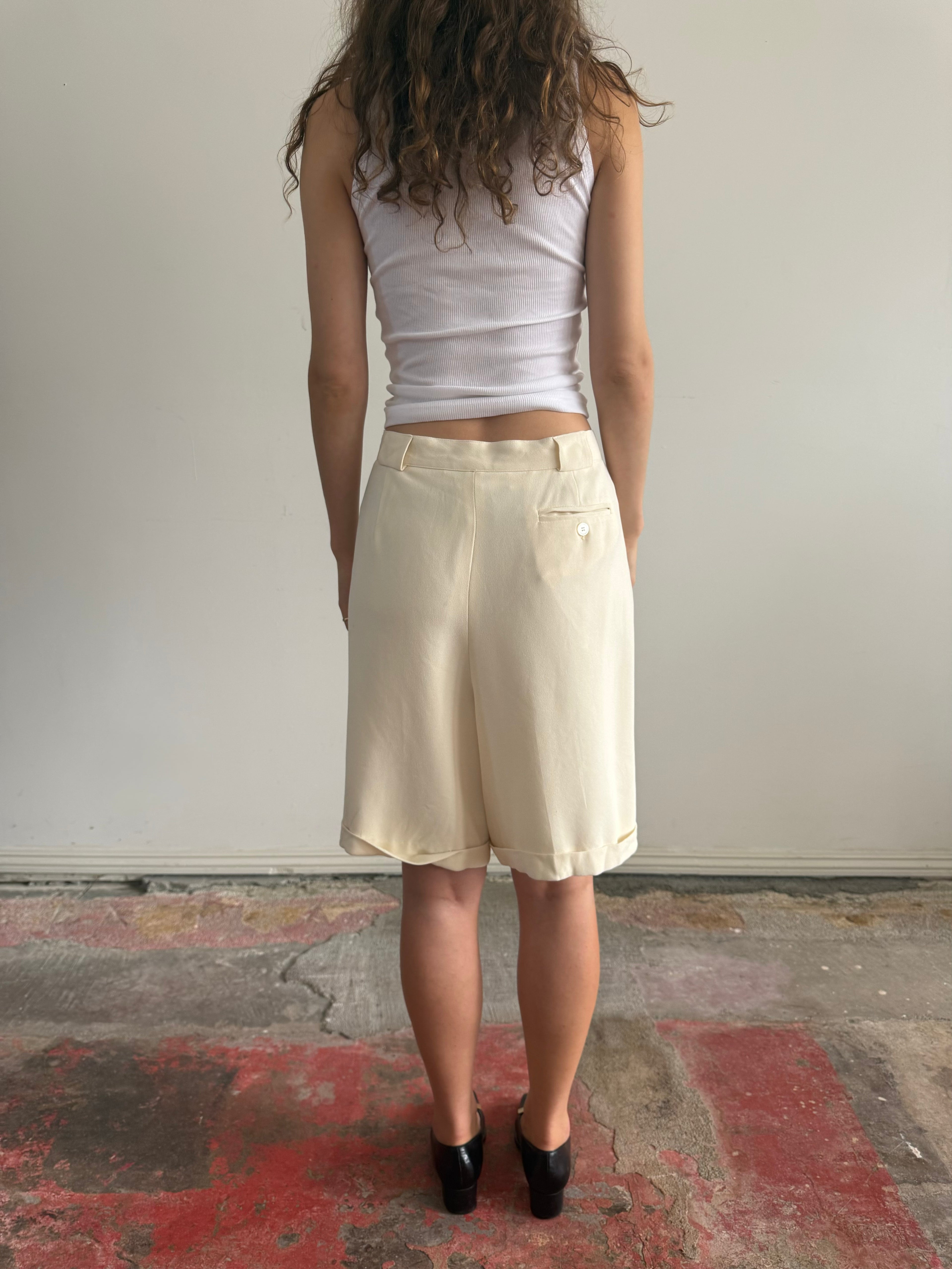 Cream Trousers Shorts/ 16